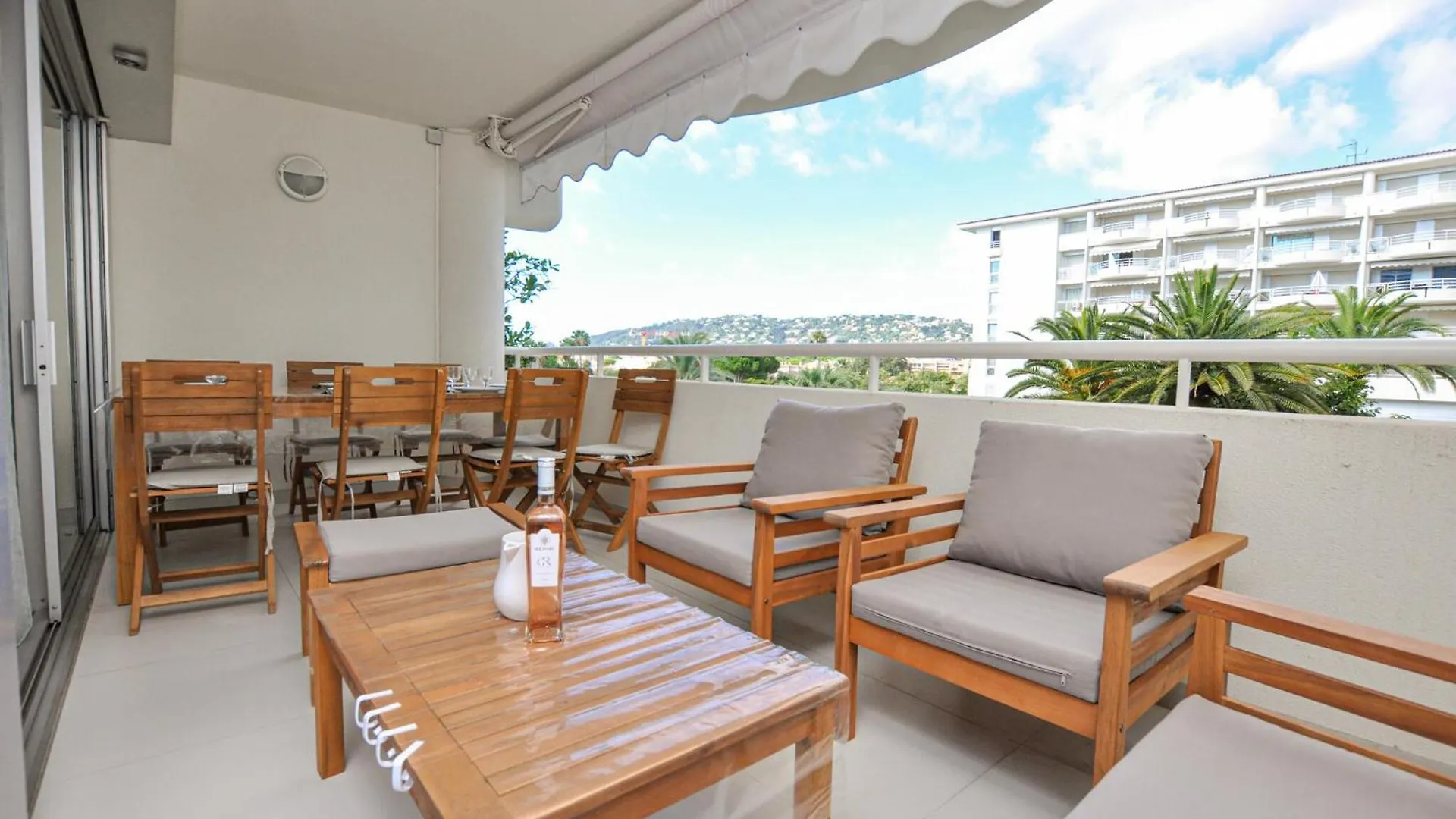 Awesome Apartment In Antibes With Wifi