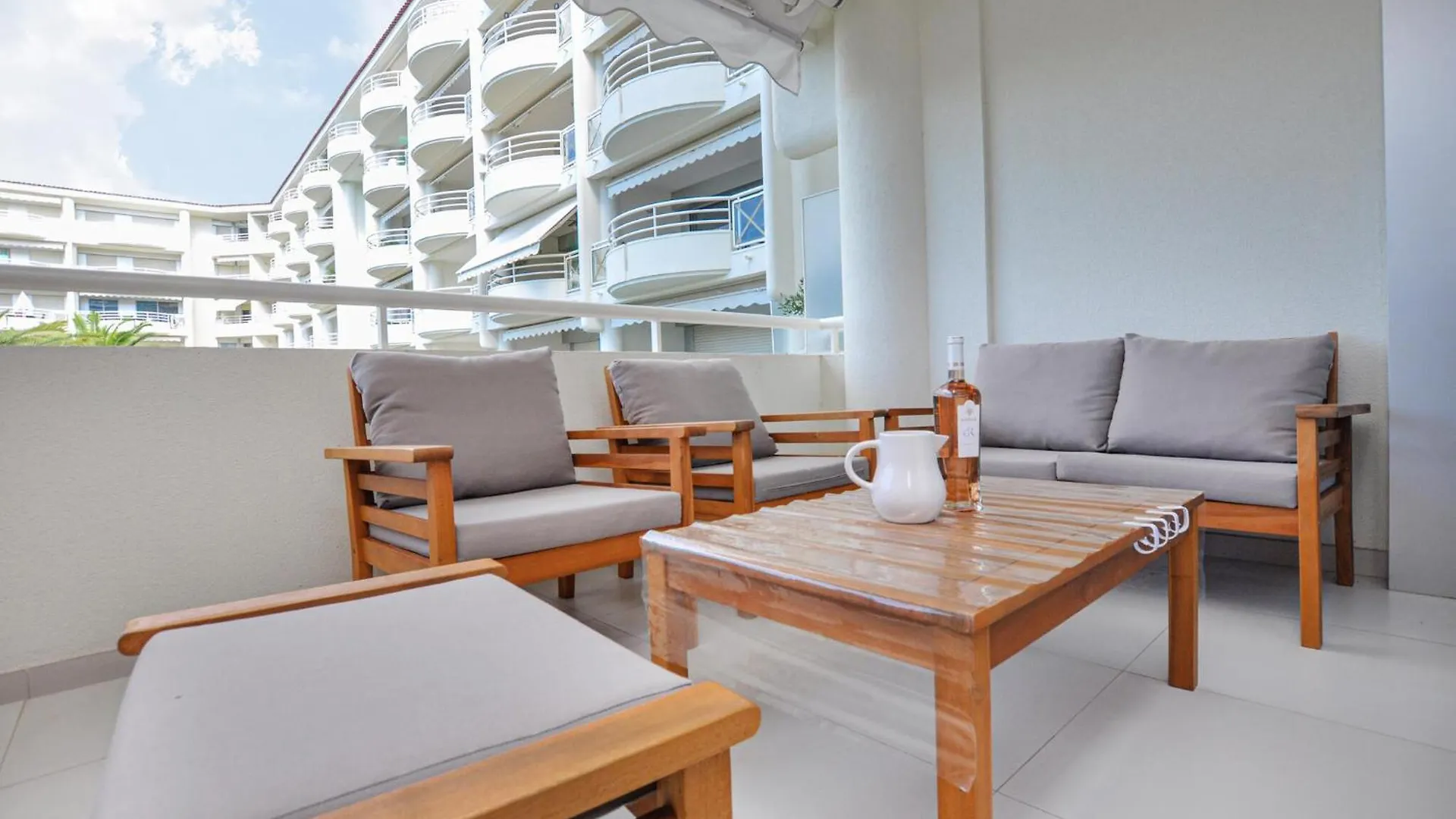 Awesome Apartment In Antibes With Wifi