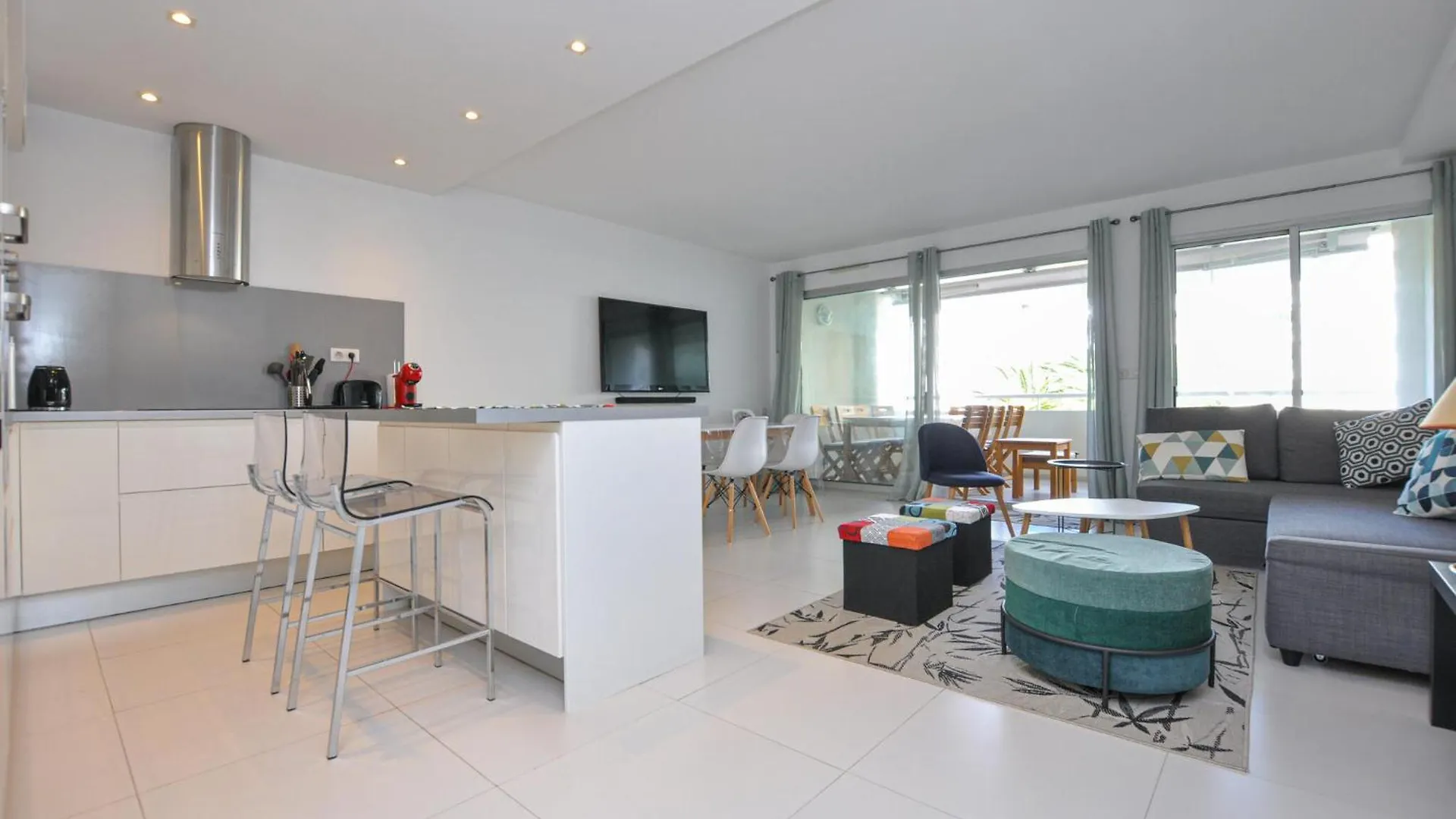 Awesome Apartment In Antibes With Wifi