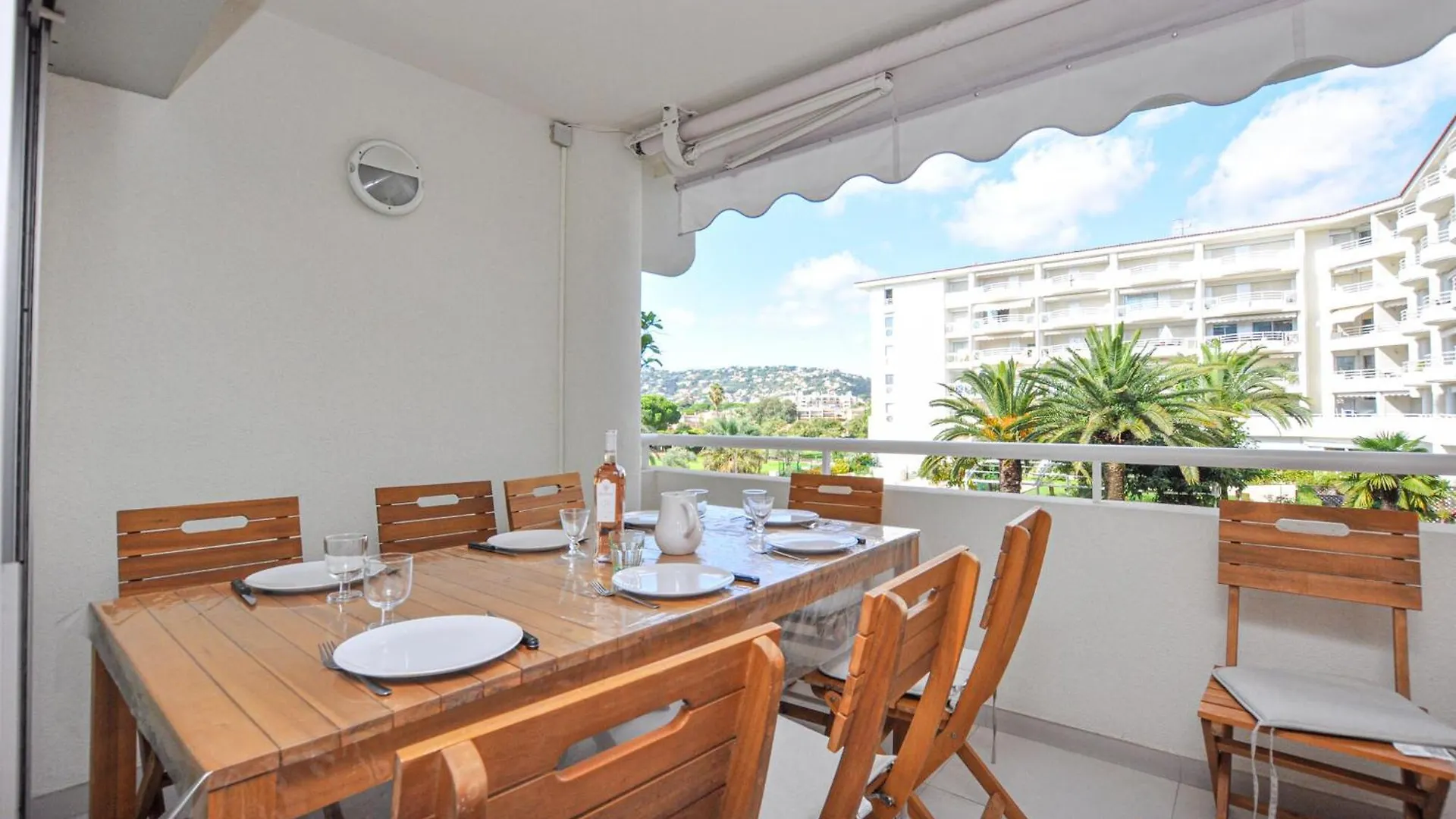 Awesome Apartment In Antibes With Wifi